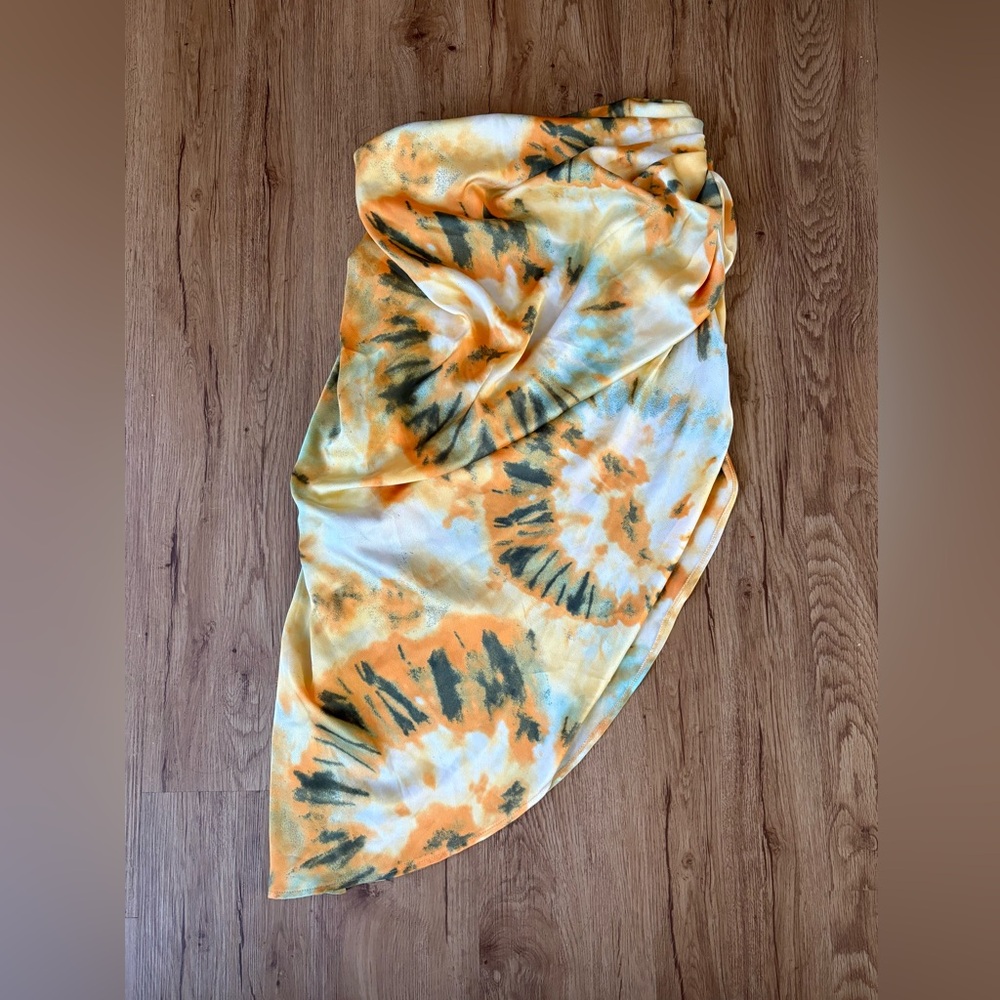 Pretty Little Thing Yellow Tie-Dye Corset Style Top and Ruched Side-Slit Skirt - Picture 7 of 8